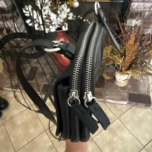 NWT LIEBESKIND BERLIN Mareike Black Crossbody Bag - Picture 5 of 10